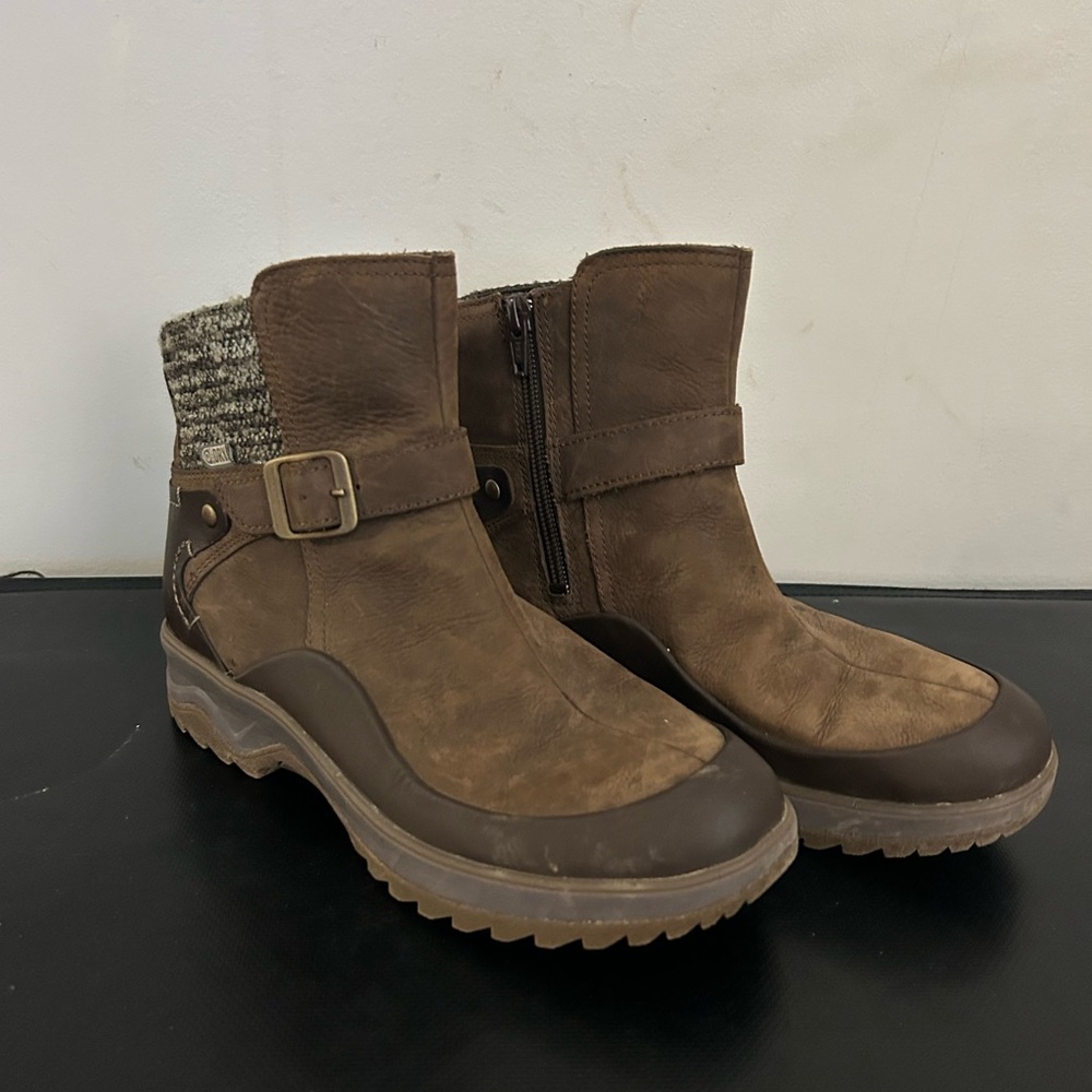 Merrel Zip Waterproof ankle boots size 6.5